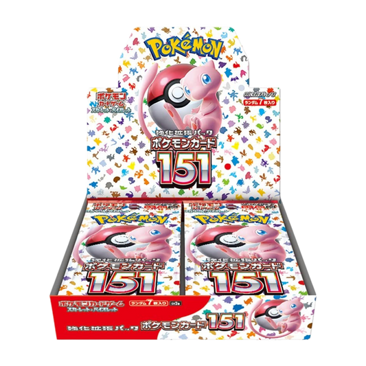 Pokémon Card 151 SV2a japansk boosterboks som åpen displayeske på transparent bakgrunn